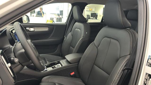 2026 Volvo XC40 B5 Ultra