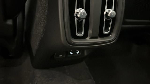 2026 Volvo XC40 B5 Ultra