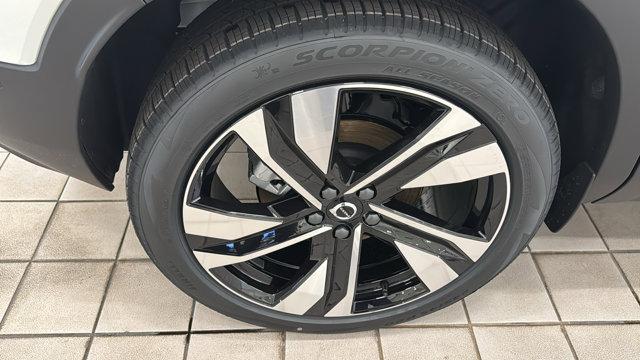 2026 Volvo XC40 B5 Ultra