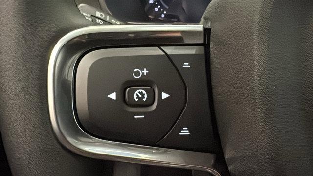 2026 Volvo XC40 B5 Ultra