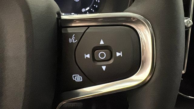 2026 Volvo XC40 B5 Ultra