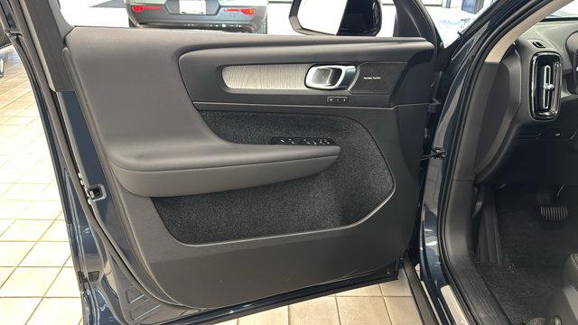 2026 Volvo XC40 B5 Ultra