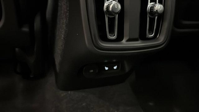 2026 Volvo XC40 B5 Ultra