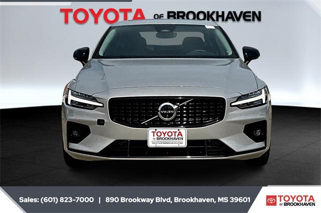 2024 Volvo S60 B5 Ultimate Dark Theme