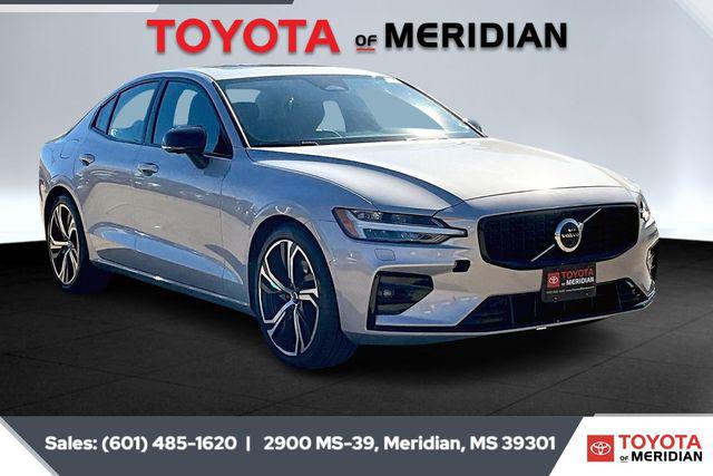 2024 Volvo S60 B5 Ultimate Dark Theme 2024 Volvo S60 B5 Ultimate Dark Theme