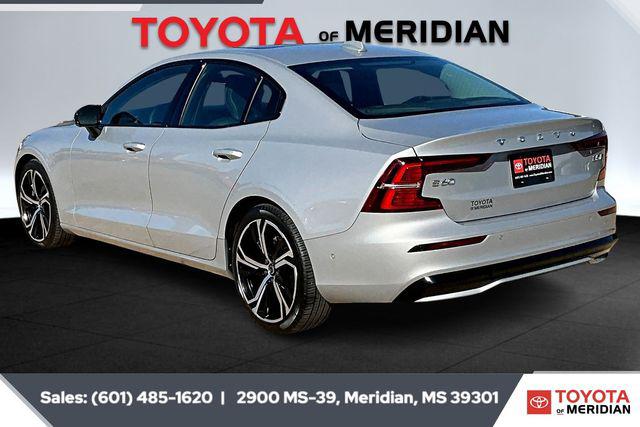 2024 Volvo S60 B5 Ultimate Dark Theme 2024 Volvo S60 B5 Ultimate Dark Theme