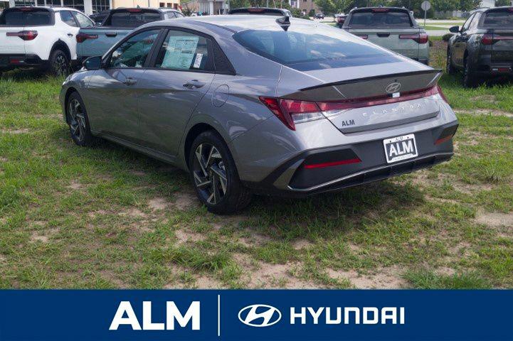 2025 Hyundai Elantra SEL Sport photo 2