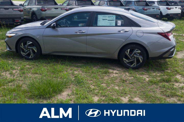 2025 Hyundai Elantra SEL Sport photo 3