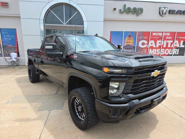 2024 Chevrolet Silverado 2500HD 4WD Crew Cab Standard Bed Custom