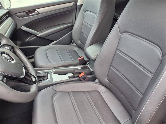 2022 Volkswagen Passat 2.0T SE