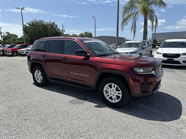 2022 Jeep Grand Cherokee Laredo 4x2