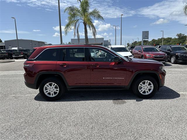 2022 Jeep Grand Cherokee Laredo 4x2