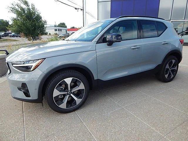 2026 Volvo XC40 B5 Plus
