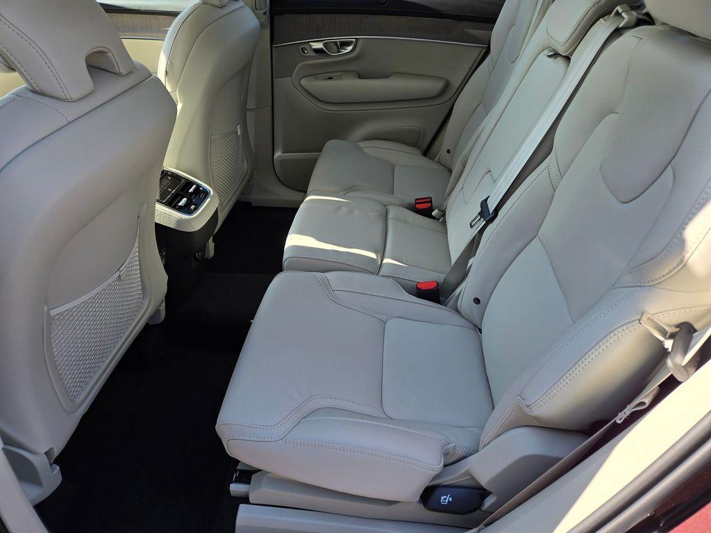 2025 Volvo XC90 Ultra - Photo 11