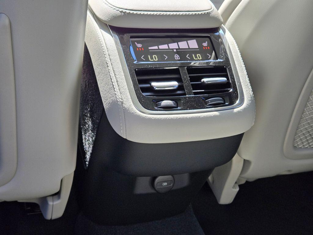 2025 Volvo XC90 Ultra - Photo 14