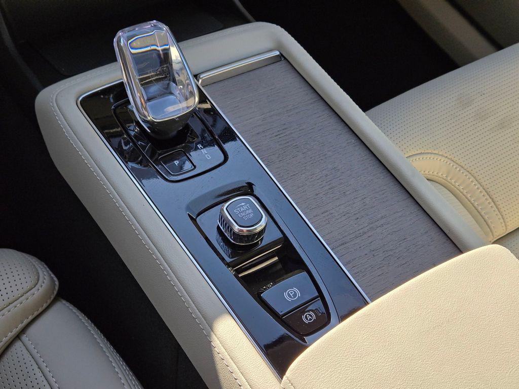 2025 Volvo XC90 Ultra - Photo 28