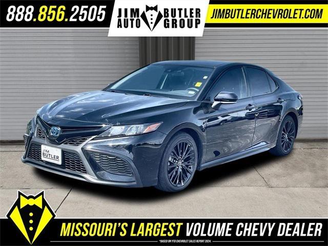 2022 Toyota Camry SE Hybrid