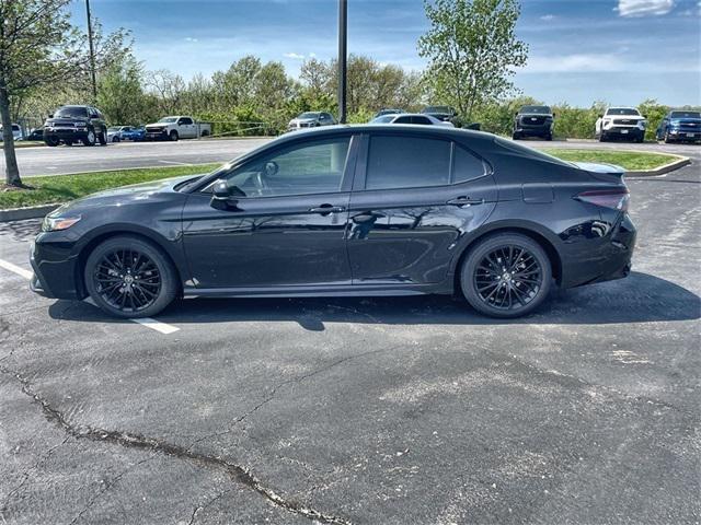 2022 Toyota Camry SE Hybrid