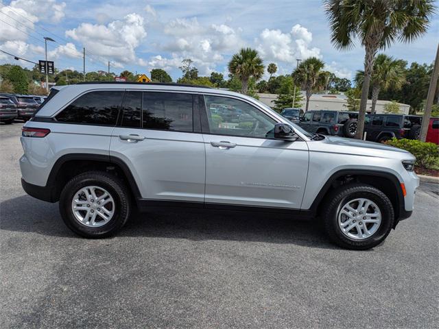 2024 Jeep Grand Cherokee Laredo 4x2