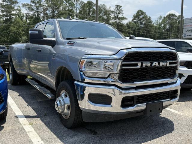 2024 RAM 3500 Tradesman Crew Cab 4x4 8 Box