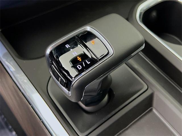 2025 GMC Sierra 1500 2WD Crew Cab Short Box SLT