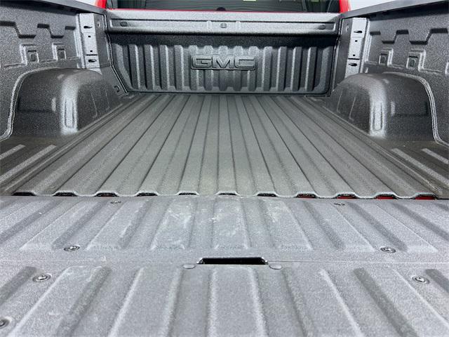 2025 GMC Sierra 1500 2WD Crew Cab Short Box SLT