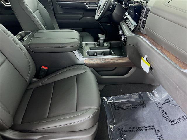 2025 GMC Sierra 1500 2WD Crew Cab Short Box SLT