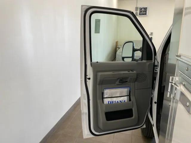 2026 Ford E-350 Cutaway E-350 SRW 138 WB