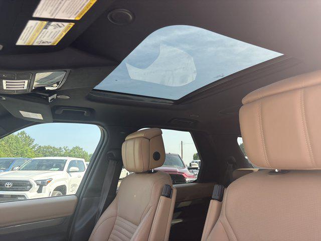 2023 Land Rover Discovery P360 Metropolitan Edition