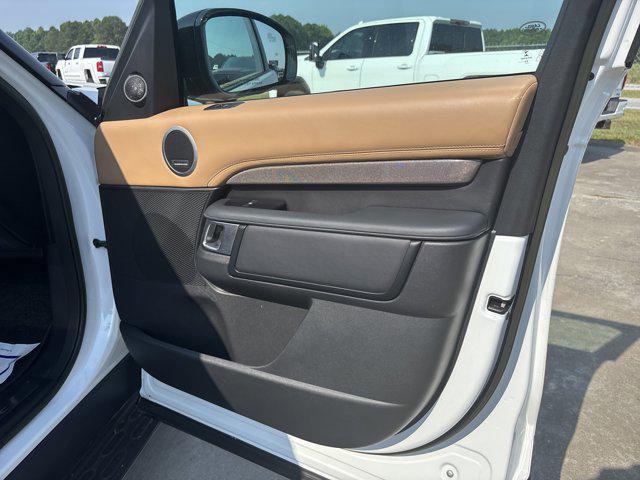 2023 Land Rover Discovery P360 Metropolitan Edition