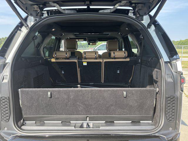 2023 Land Rover Discovery P360 Metropolitan Edition