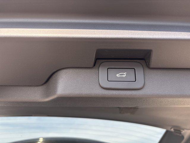 2023 Land Rover Discovery P360 Metropolitan Edition