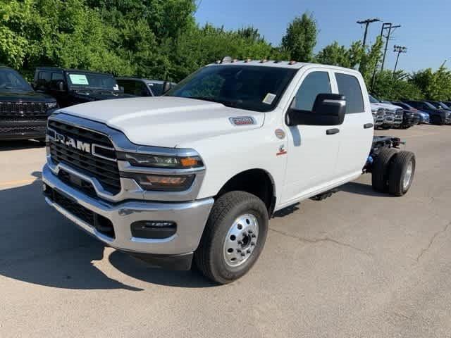 2025 RAM Ram 3500 Chassis Cab RAM 3500 TRADESMAN CREW CAB CHASSIS 4X4 60 CA