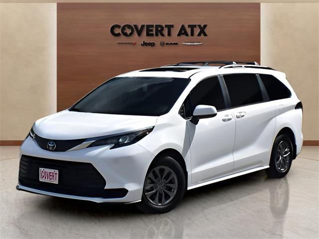 2025 Toyota Sienna LE