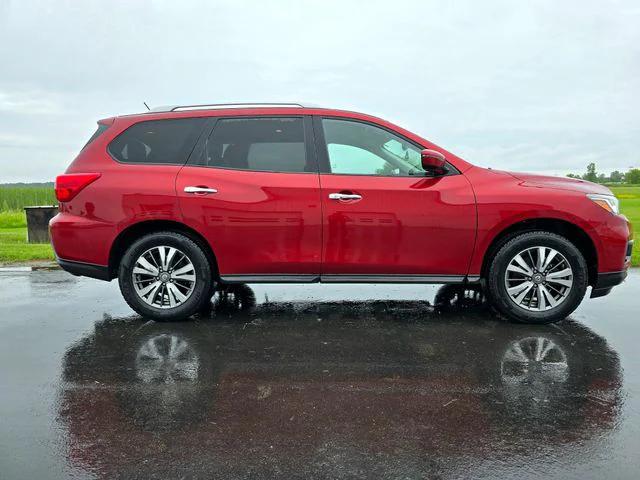 2017 Nissan Pathfinder SV