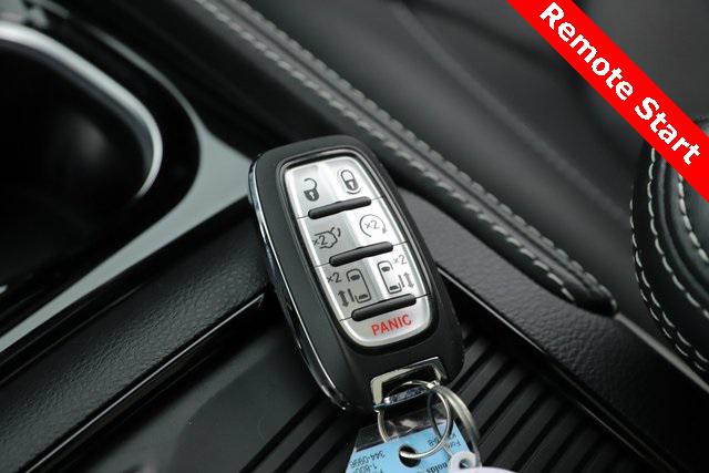 2025 Chrysler Pacifica Hybrid Premiuim S Appearance Package