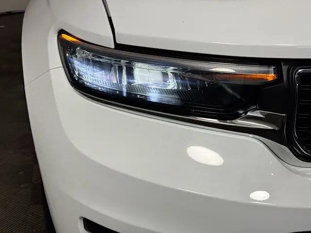 2023 Jeep Grand Cherokee L Laredo 4x4