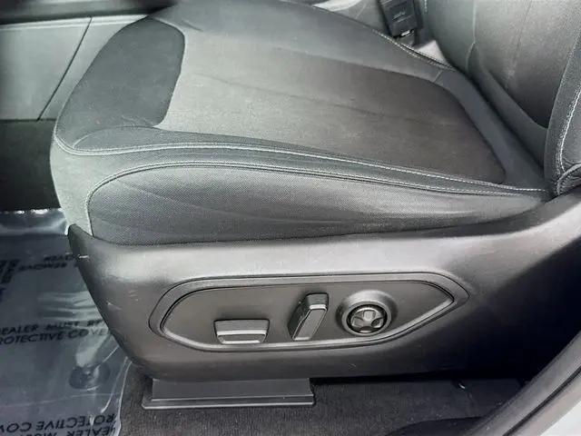 2023 Jeep Grand Cherokee L Laredo 4x4