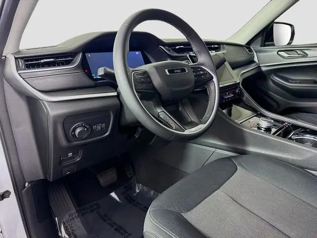 2023 Jeep Grand Cherokee L Laredo 4x4