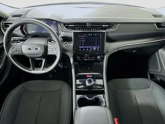 2023 Jeep Grand Cherokee L Laredo 4x4