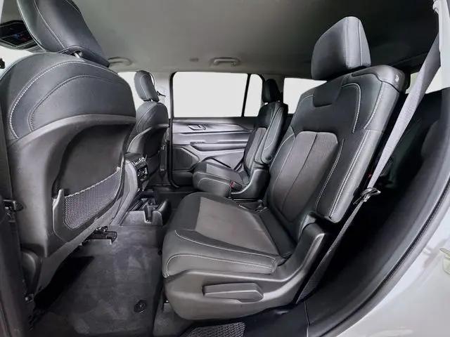 2023 Jeep Grand Cherokee L Laredo 4x4