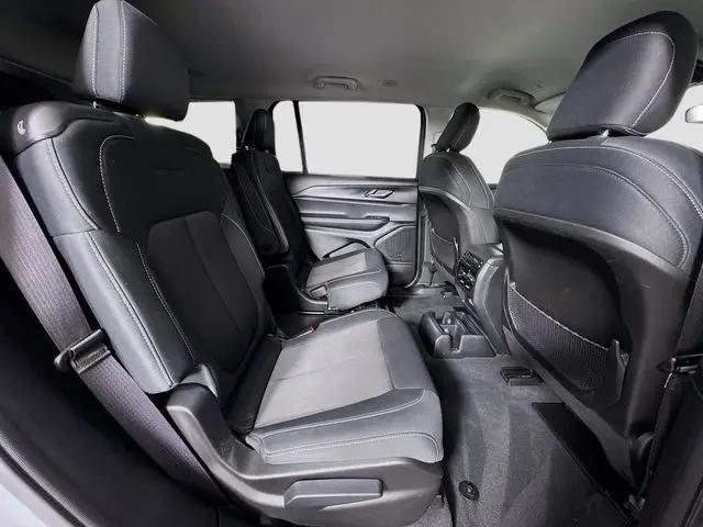 2023 Jeep Grand Cherokee L Laredo 4x4
