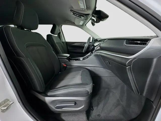 2023 Jeep Grand Cherokee L Laredo 4x4