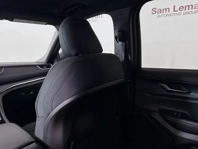 2025 Jeep Grand Cherokee L Laredo X 4x4