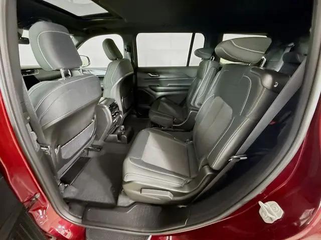 2025 Jeep Grand Cherokee L Laredo X 4x4