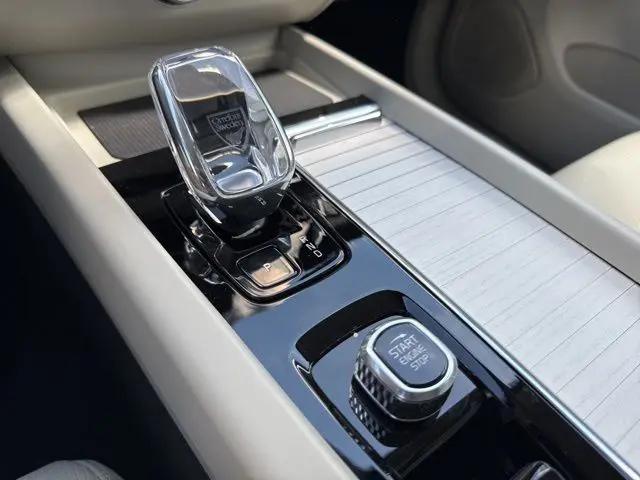 2026 Volvo XC60 Plug-In Hybrid Ultra, T8 AWD Electric/Gasoline, Dark