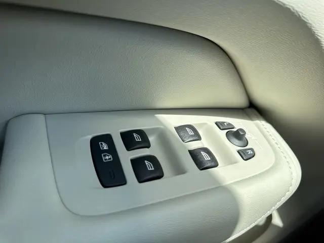 2026 Volvo XC60 Plug-In Hybrid Ultra, T8 AWD Electric/Gasoline, Dark
