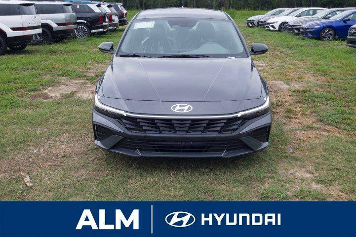 2025 Hyundai Elantra SEL Sport photo 2
