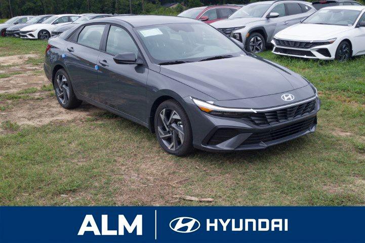 2025 Hyundai Elantra SEL Sport photo 3