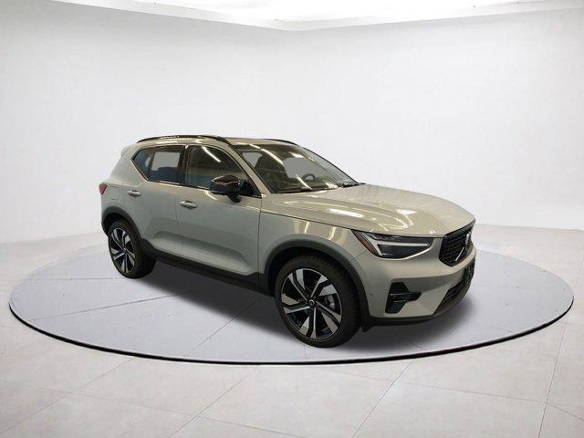 2026 Volvo XC40 B5 Ultra